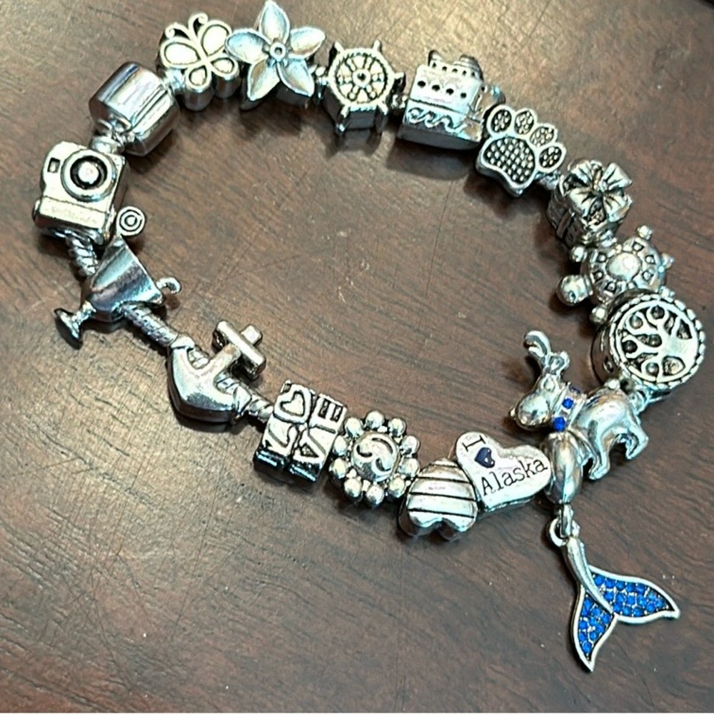NWOT - Effy | Alaska Cruise Themed Snake Charm Bracelet with 17 Charms | Silver